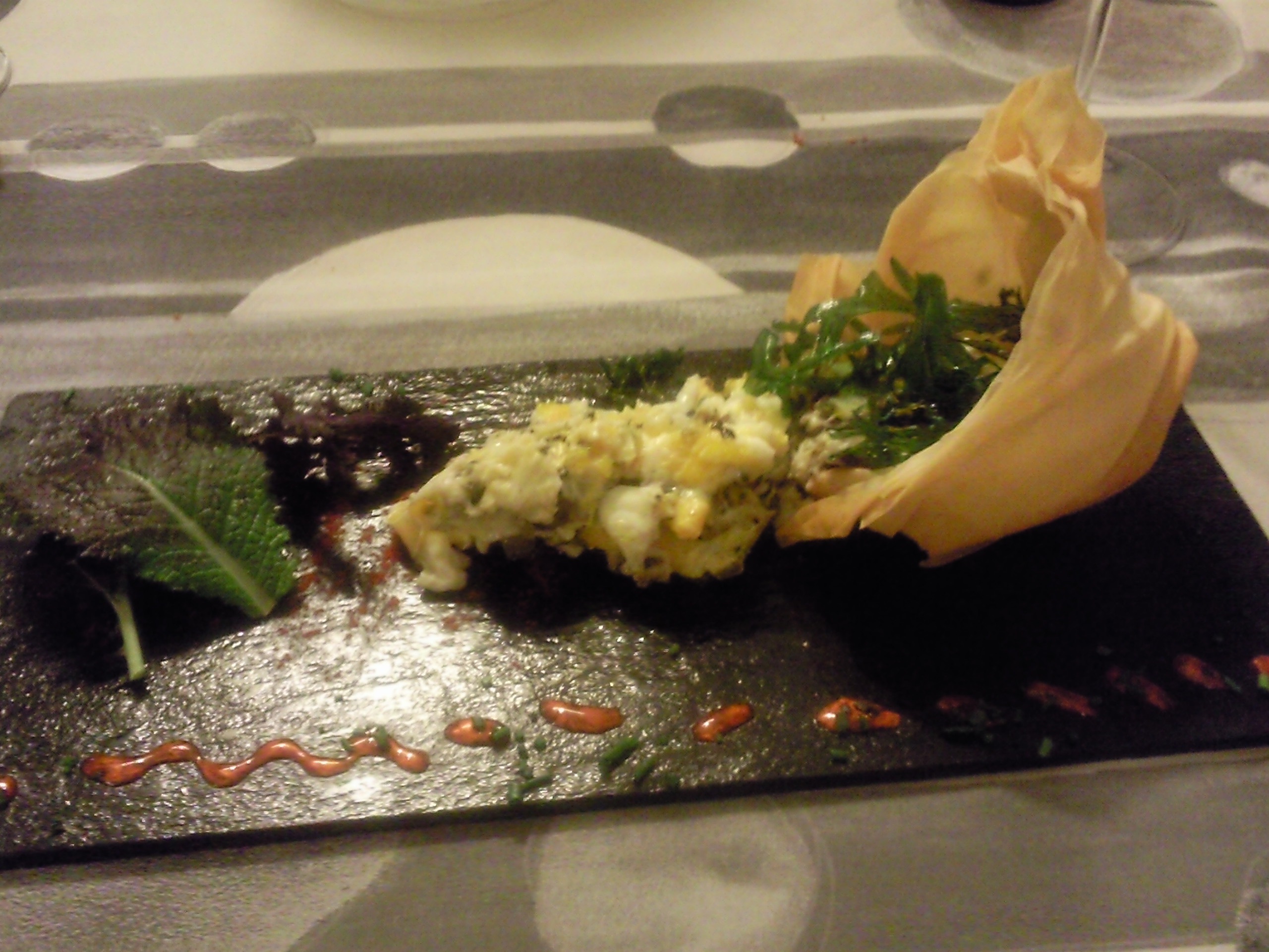 Malkebien Revuelto de amanita cesárea y trompetilla  e hinojos, sobre nido de pasta Philo